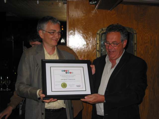 Images_-_newspage/2007_AWARD-_Jacques_Tanguay_avec_Ron_Morissette.JPG